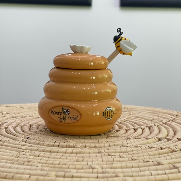 🐝JOIE Ceramic Beehive Honey Pot and Wooden Dipper🐝 - Picture 3 of 5